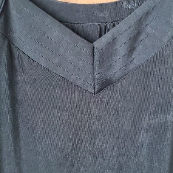 Chicos 2 pcs outfit. Skirt/tank top. Black. Top is medium (8) skirt is Small (4) - Picture 2 of 10